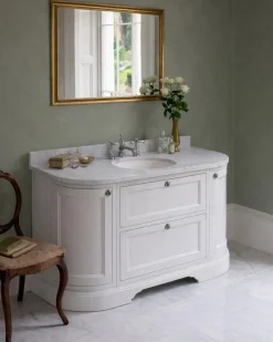 Badrumskommod rundat Burlington - 134 cm vit/Carrara/låda
