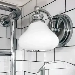 Badrumslampa - Vägglampa Frogmore krom/vit
