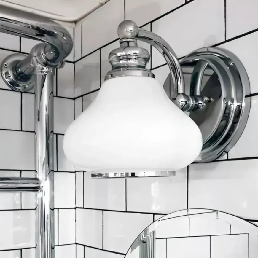 Badrumslampa - Vägglampa Frogmore krom/vit