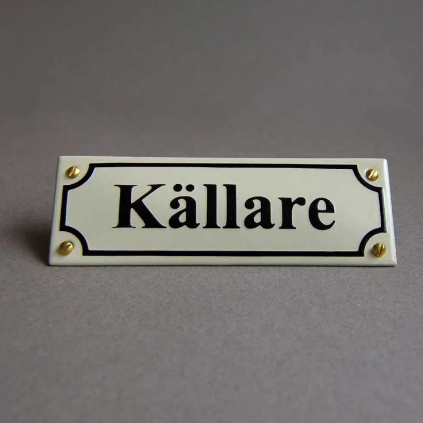 Emaljskylt - Källare vit/svart
