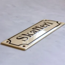 Emaljskylt - Skafferi vit/svart