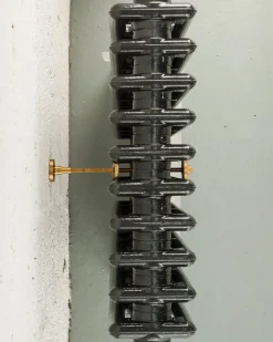 Väggfäste/Tippskydd för radiator - Mässing
