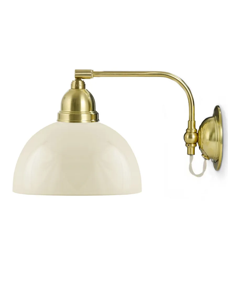 Vägglampa - Gripenberg mässing, benvit halvsfär, vit