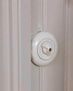 Vridströmbrytare kron vitt porslin - THPG infällt