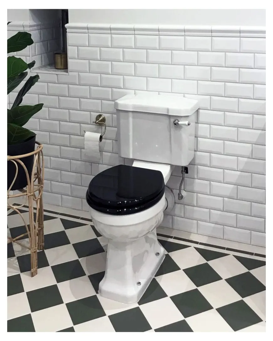 WC - Burlington golvstående toalett, smal cistern & sits, gulddetaljer