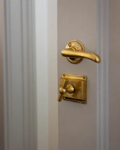 WC-regel rund för modern dörr - Toalettlås mässing
