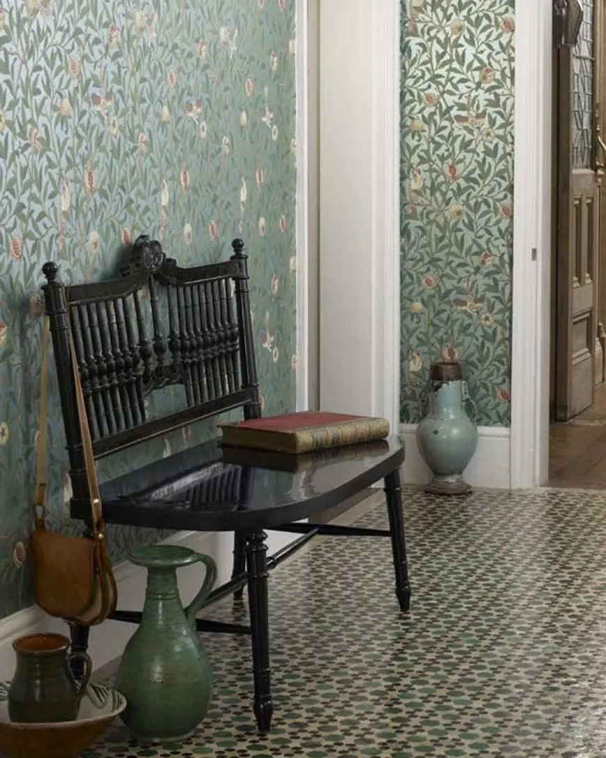 William Morris & Co. Tapet - Bird & Pomegranate Bayleaf/Cream