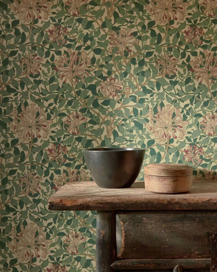 William Morris & Co. Tapet - Honeysuckle Green/Beige/Pink