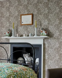 William Morris & Co. Tapet - Marigold Chocolate/Cream